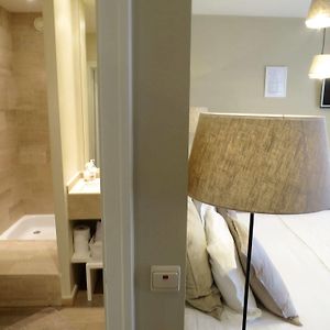 Kleine Kamer met een King Size Bed